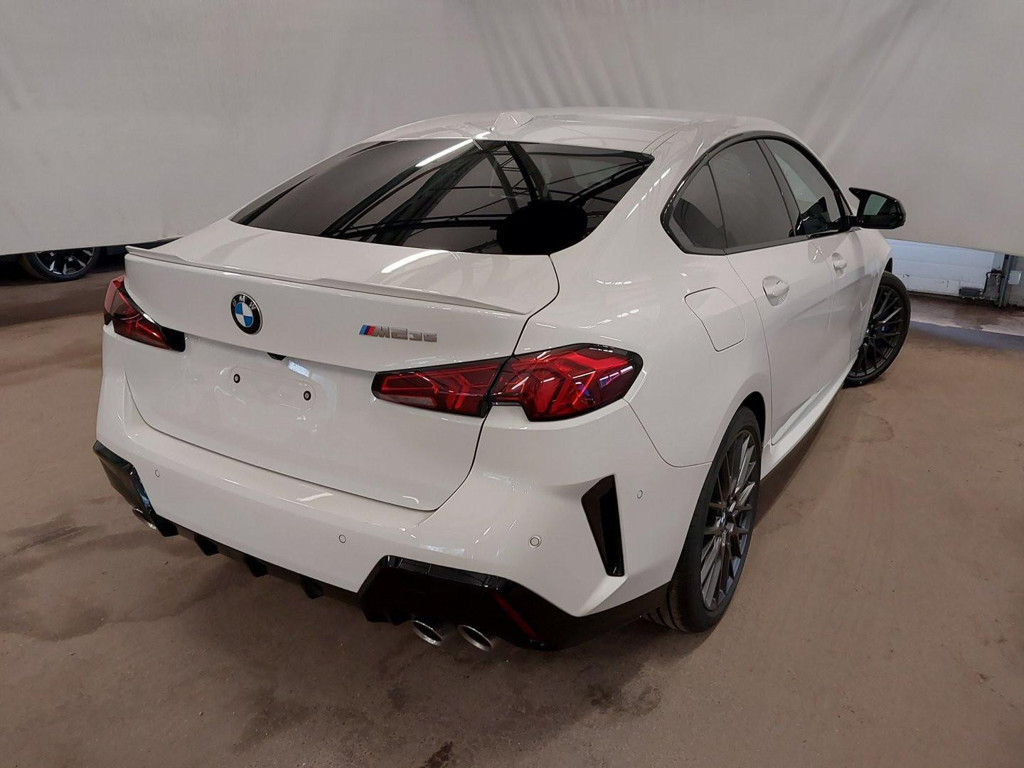 BMW M235