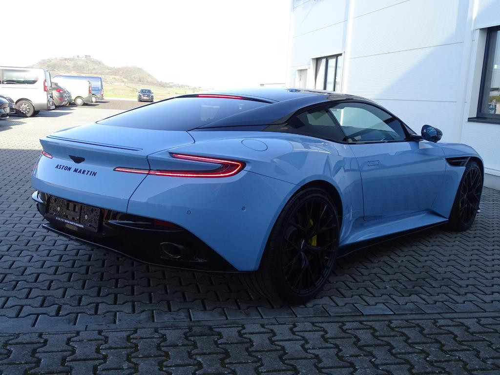 Aston Martin DB12