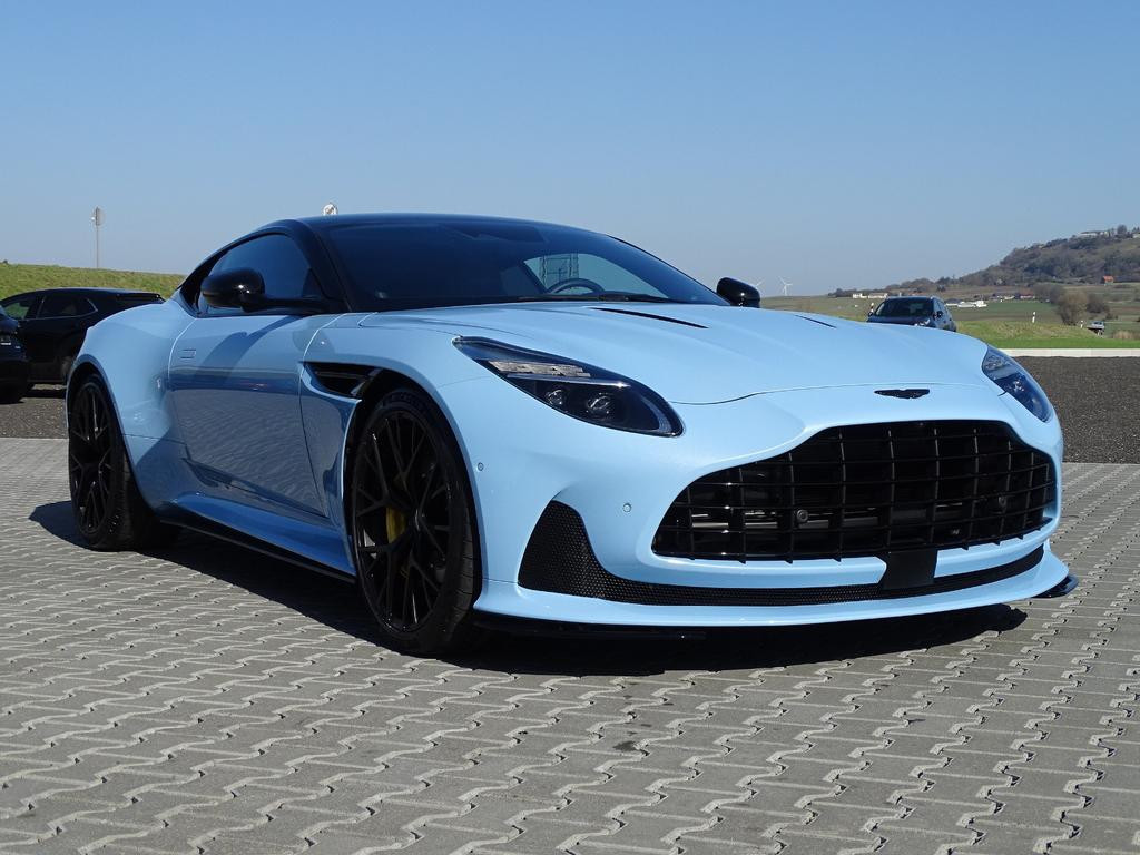 Aston Martin DB12