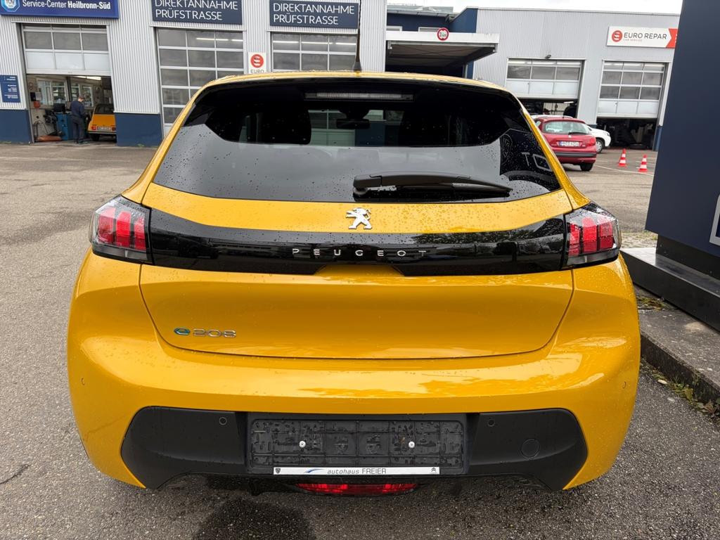 Peugeot e-208