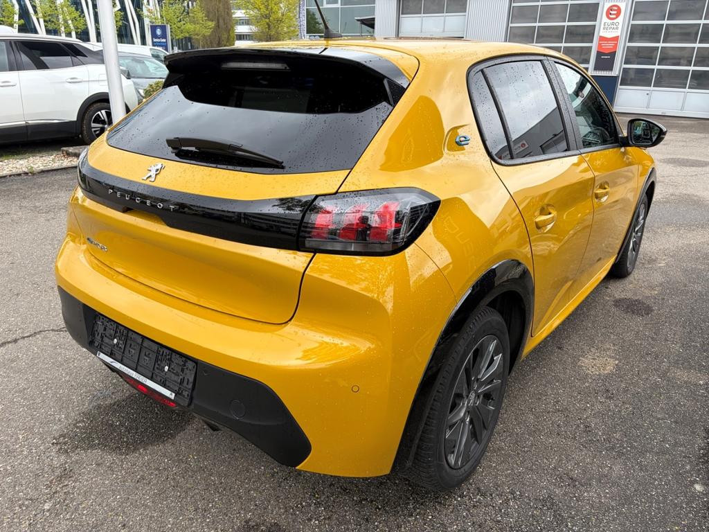 Peugeot e-208