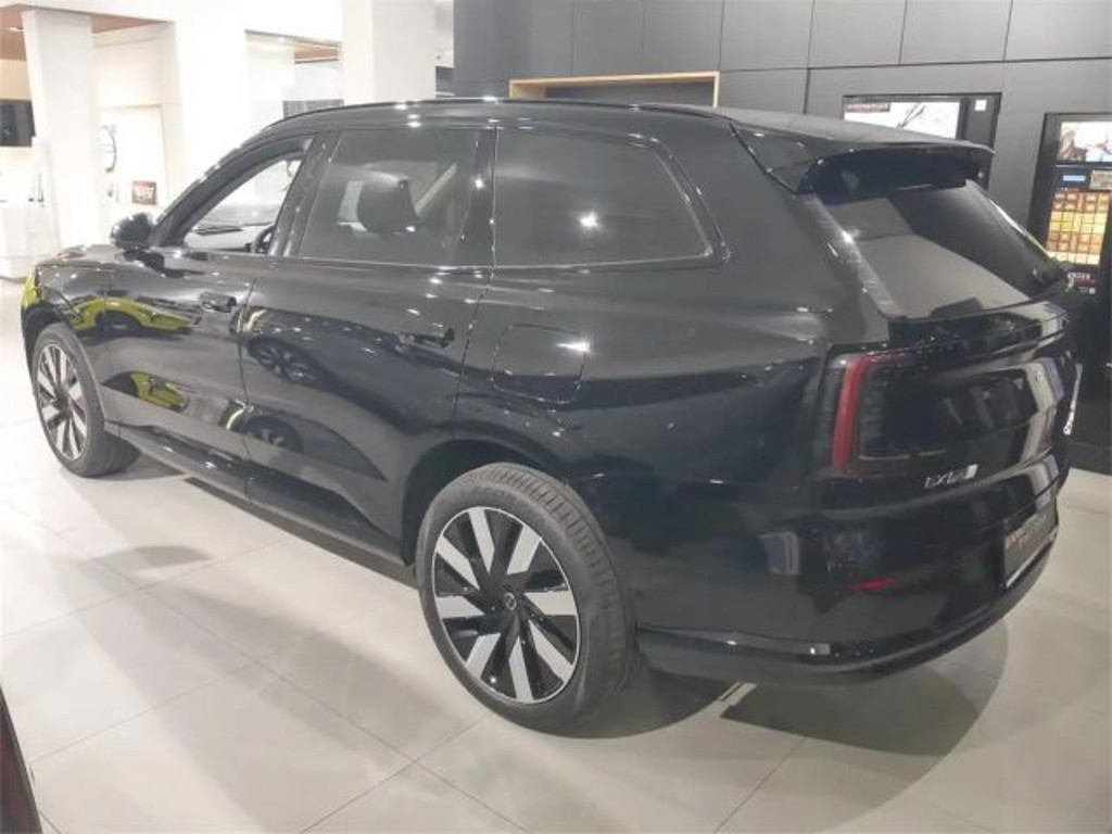 Volvo EX90