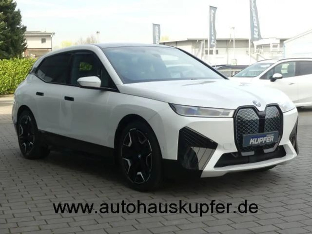 BMW iX
