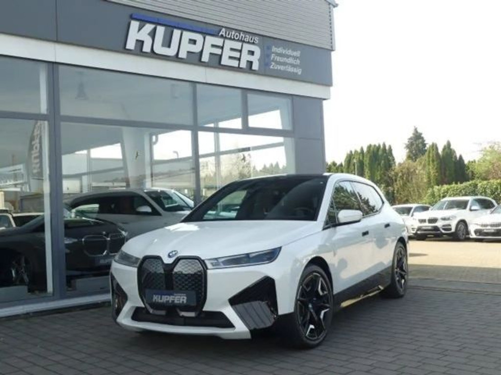 BMW iX