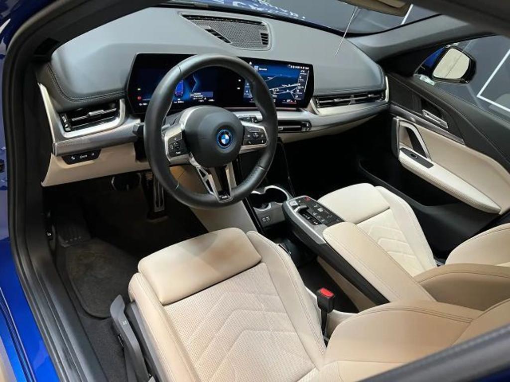 BMW iX1