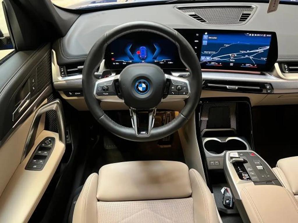 BMW iX1