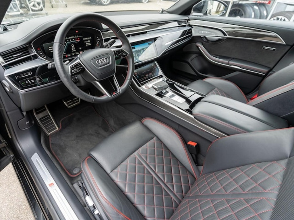 Audi S8