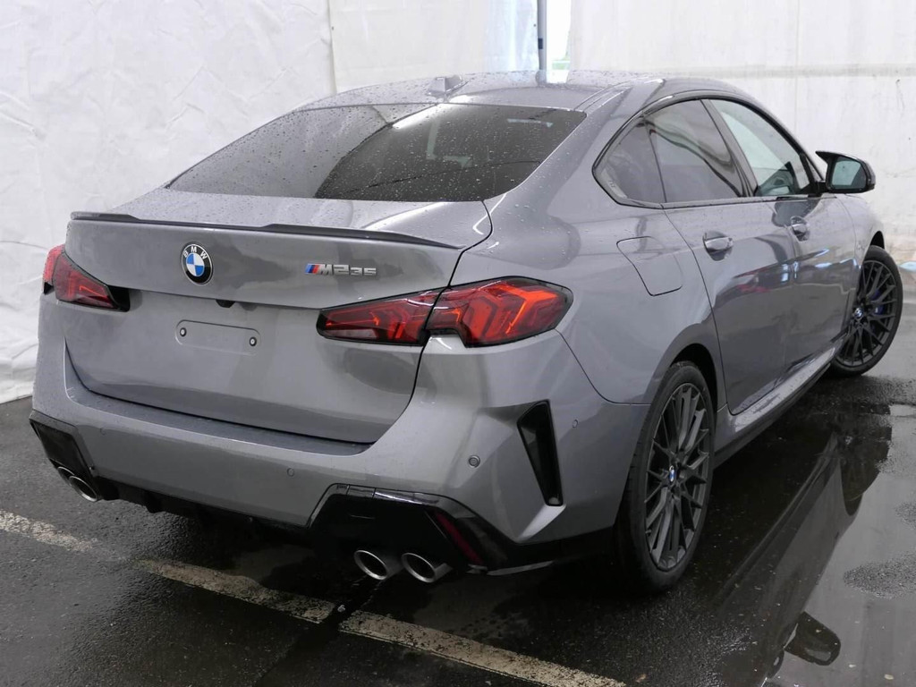BMW M235