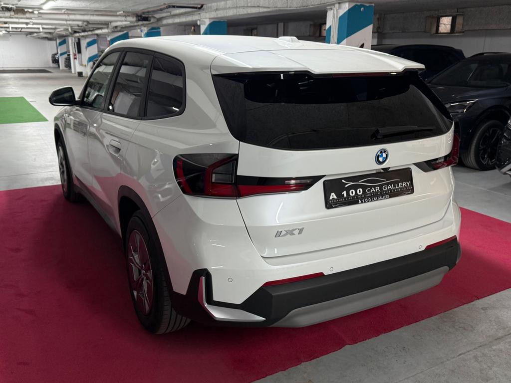 BMW iX1