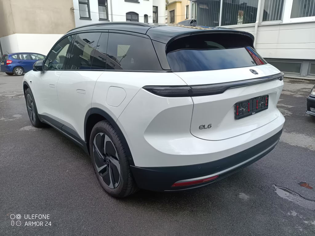 NIO EL6