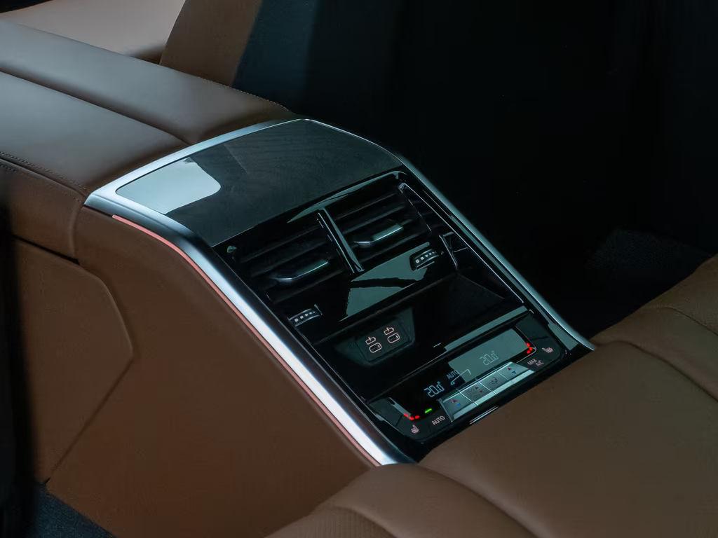 BMW M8