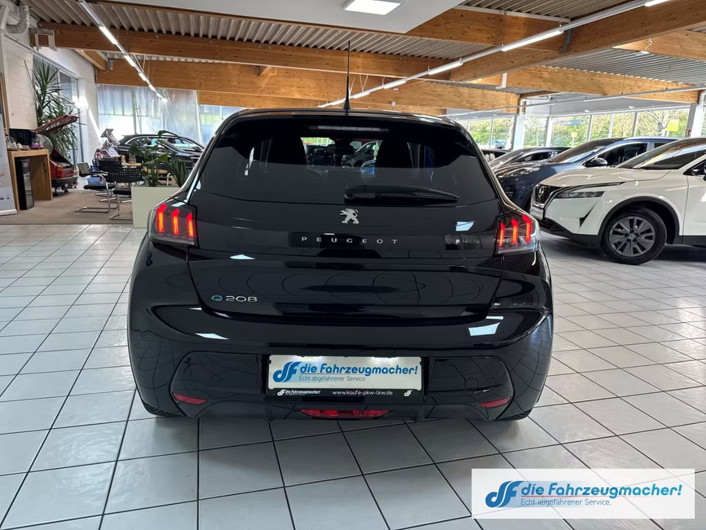 Peugeot e-208