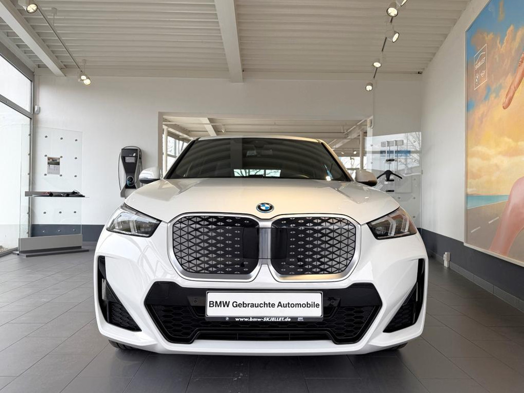 BMW iX1