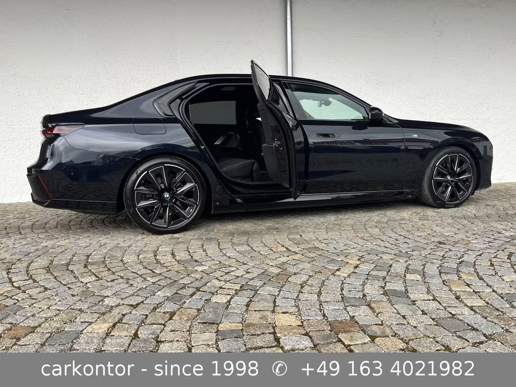 BMW i7