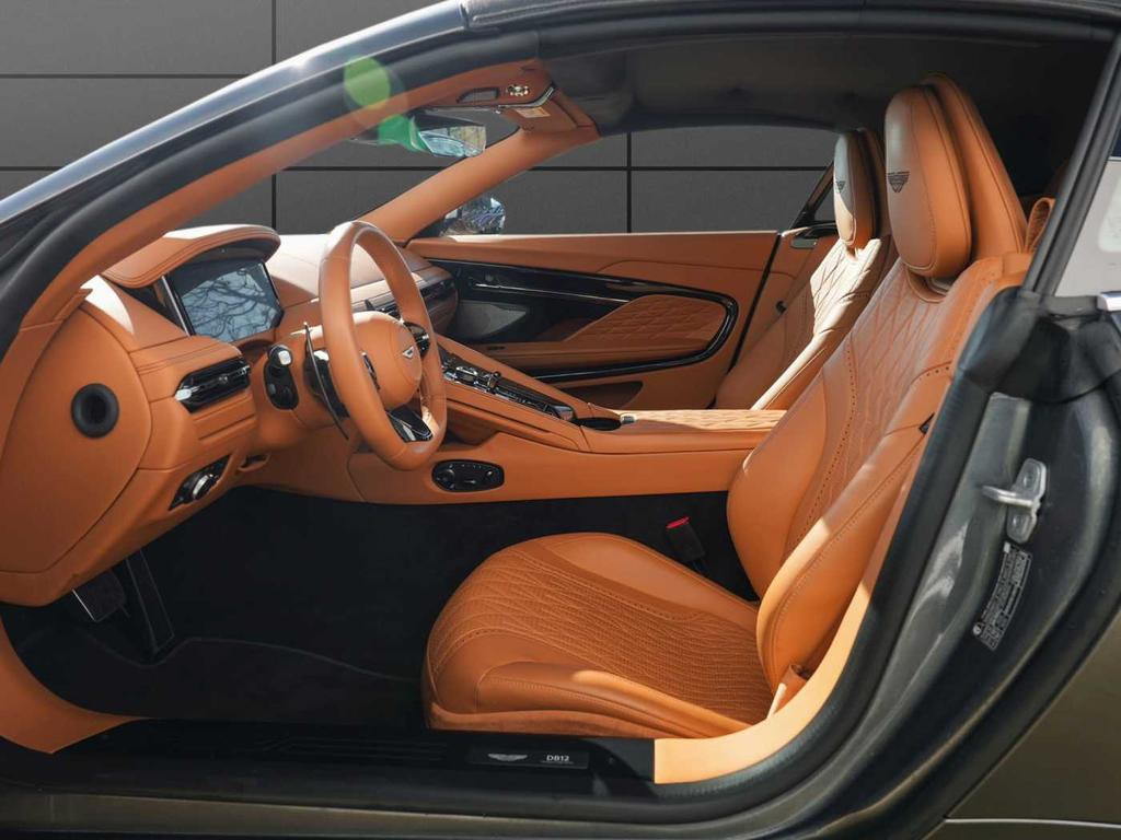 Aston Martin DB12