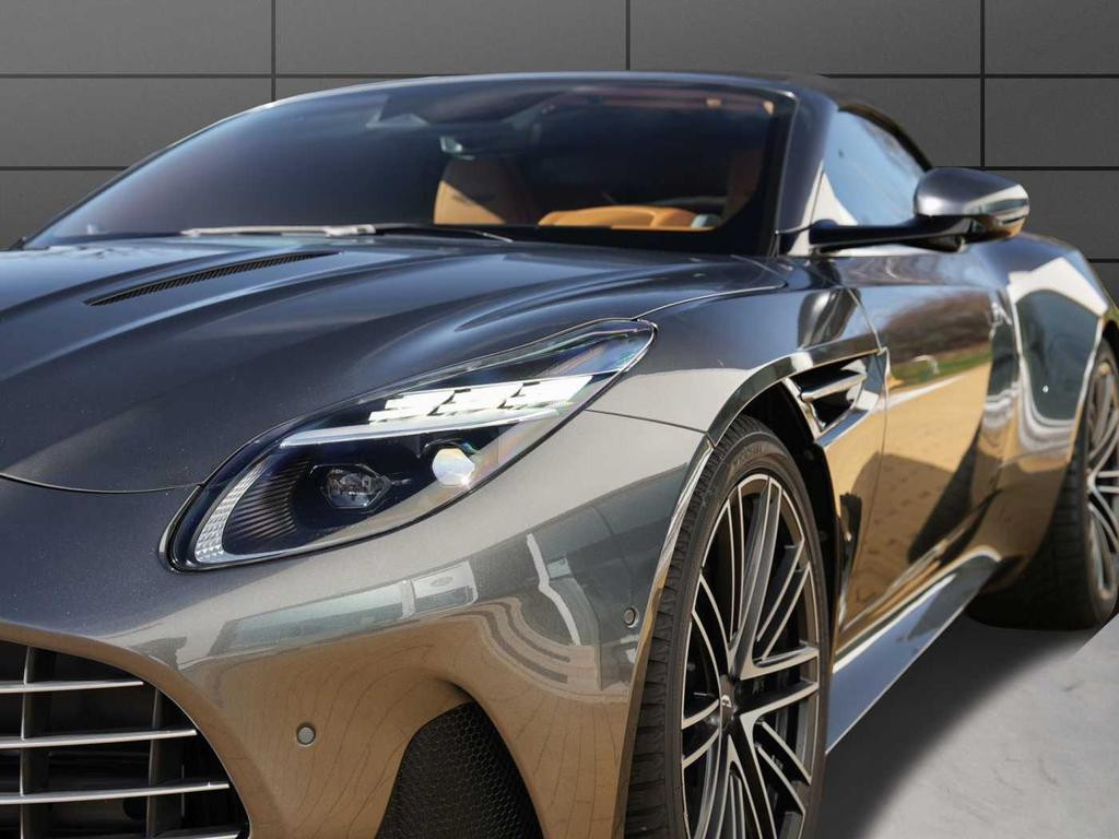 Aston Martin DB12
