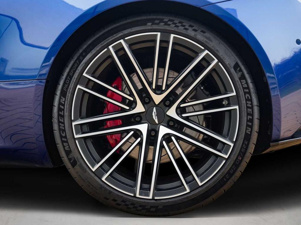 Aston Martin DB12