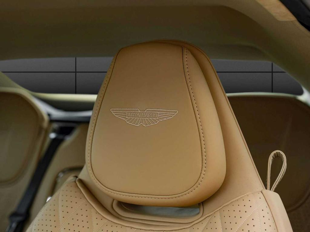 Aston Martin DB12