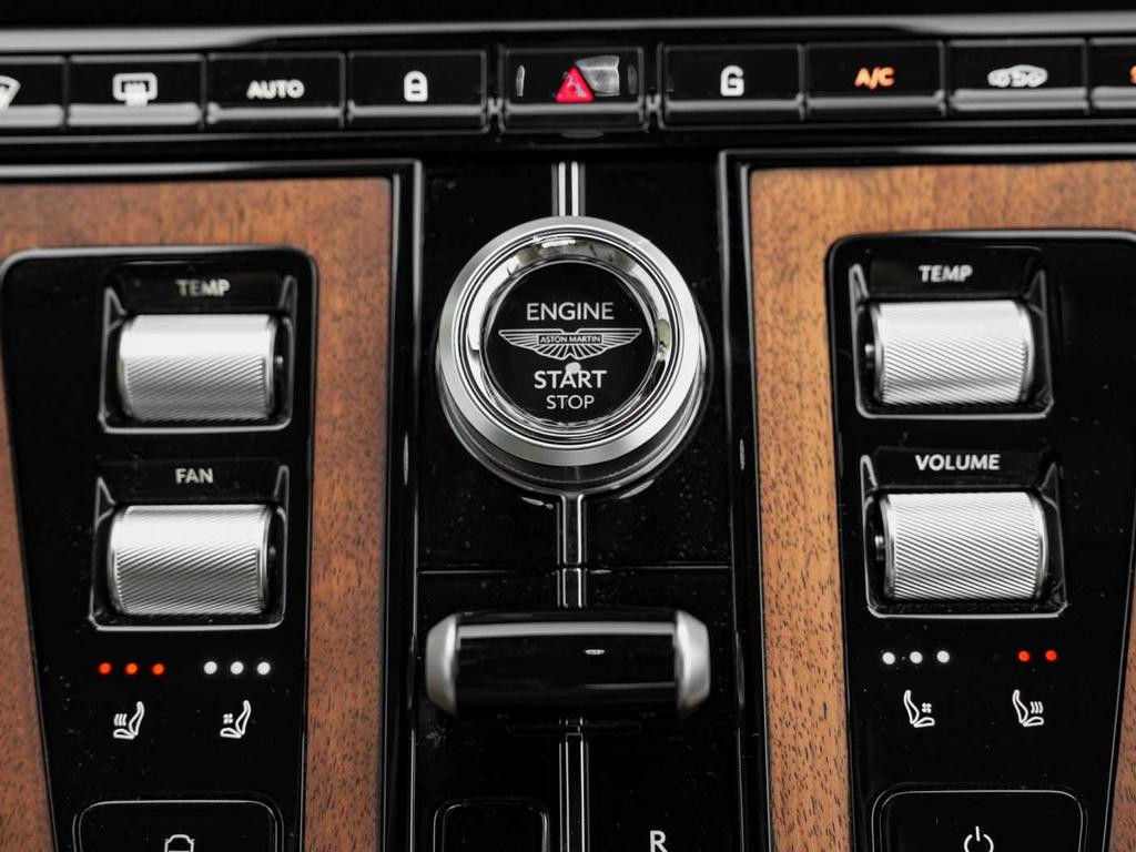 Aston Martin DB12