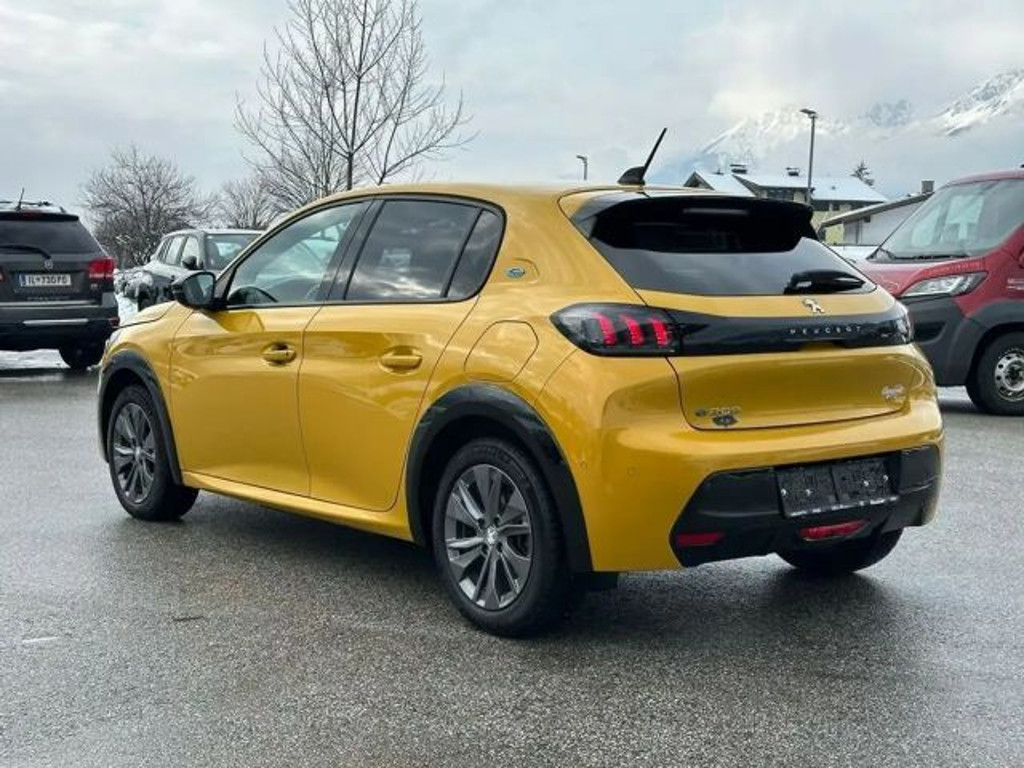 Peugeot e-208