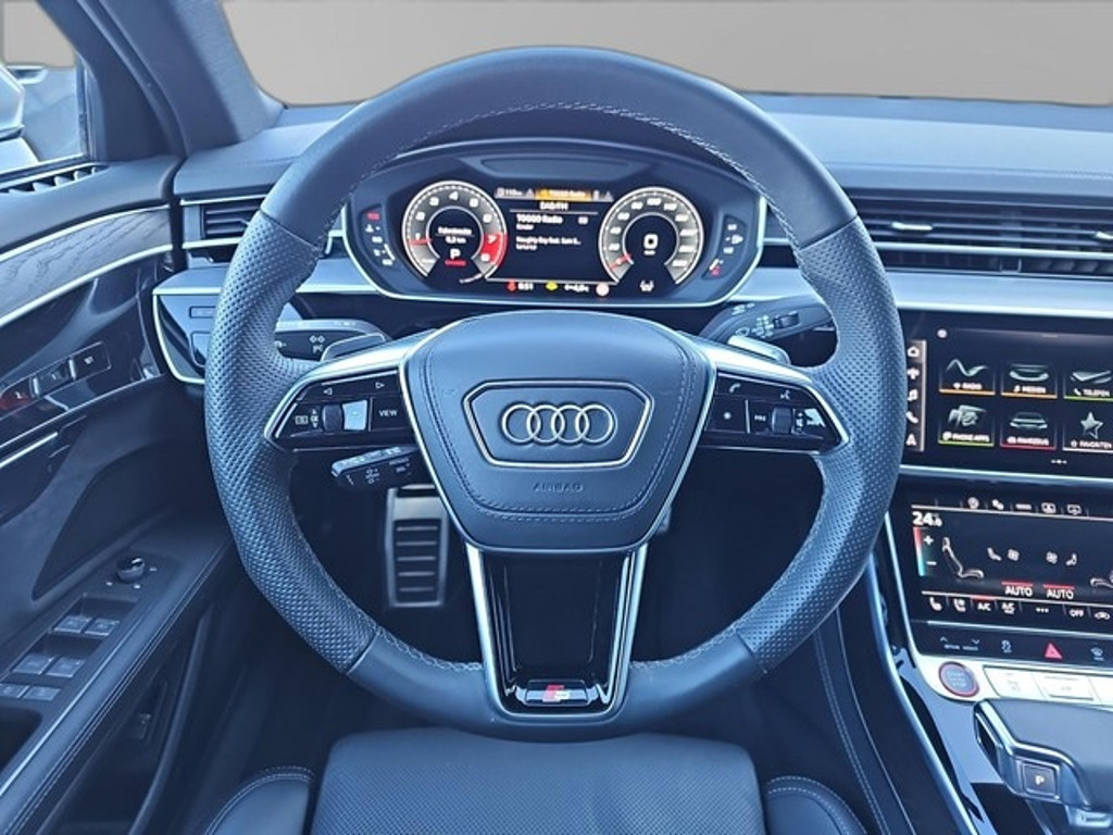Audi S8