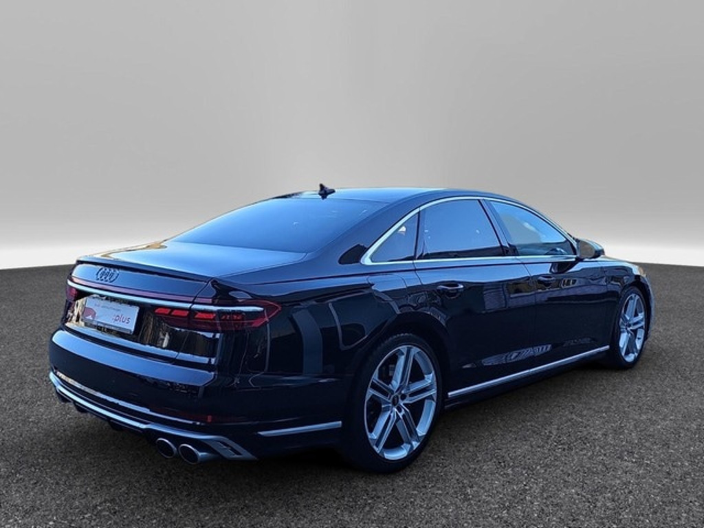 Audi S8