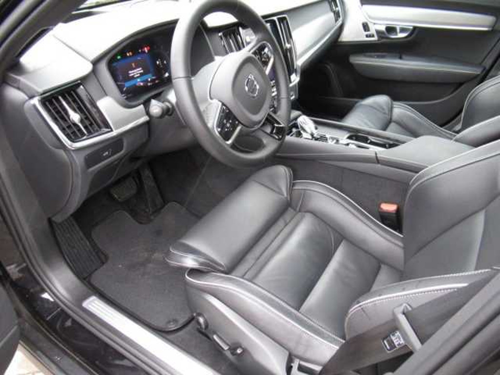 Volvo V90 Cross Country