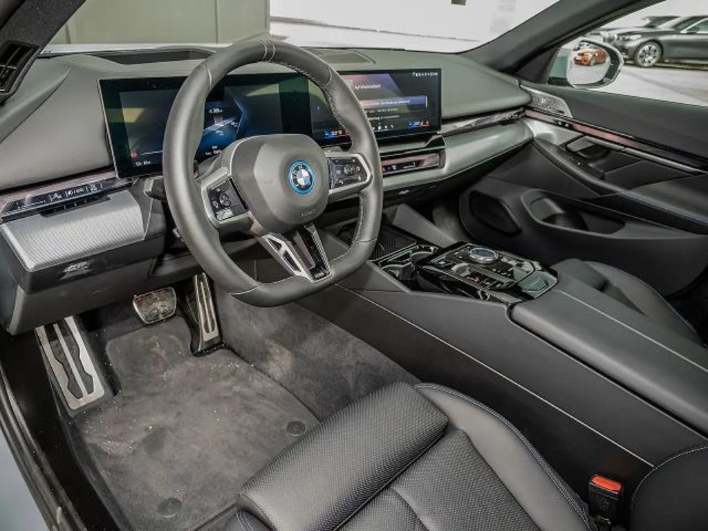 BMW i5