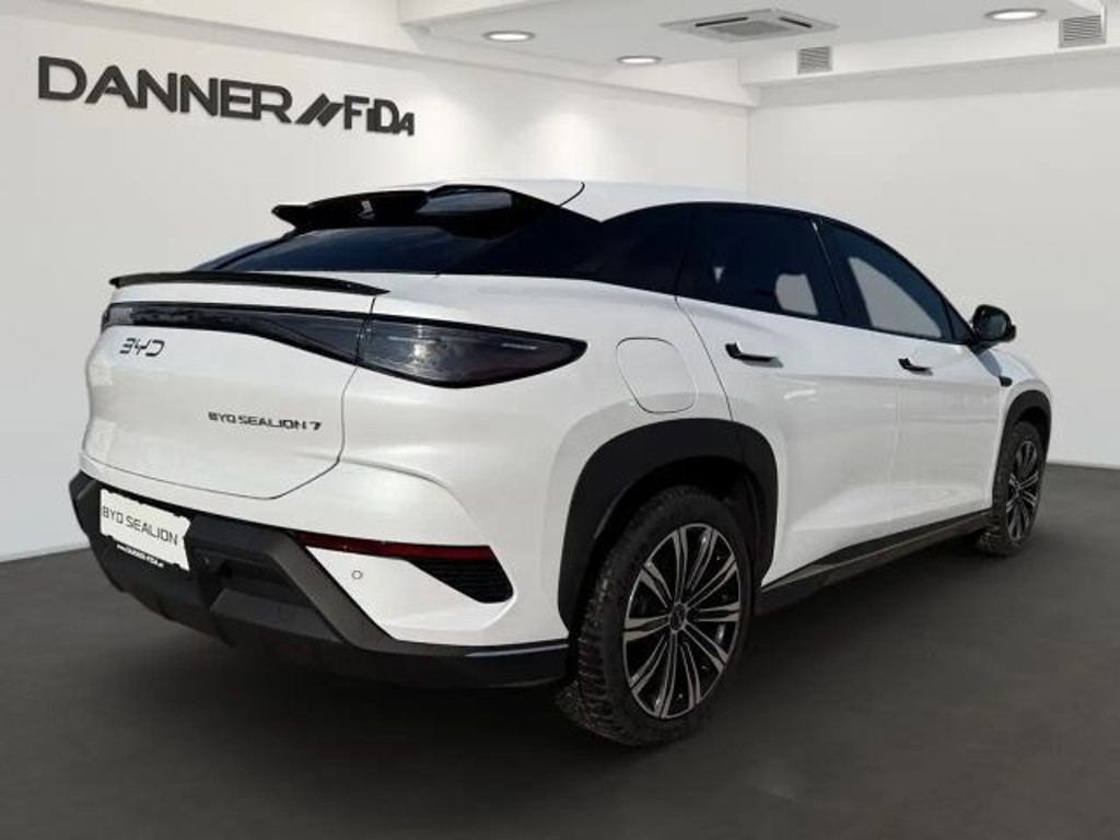BYD Sealion 7