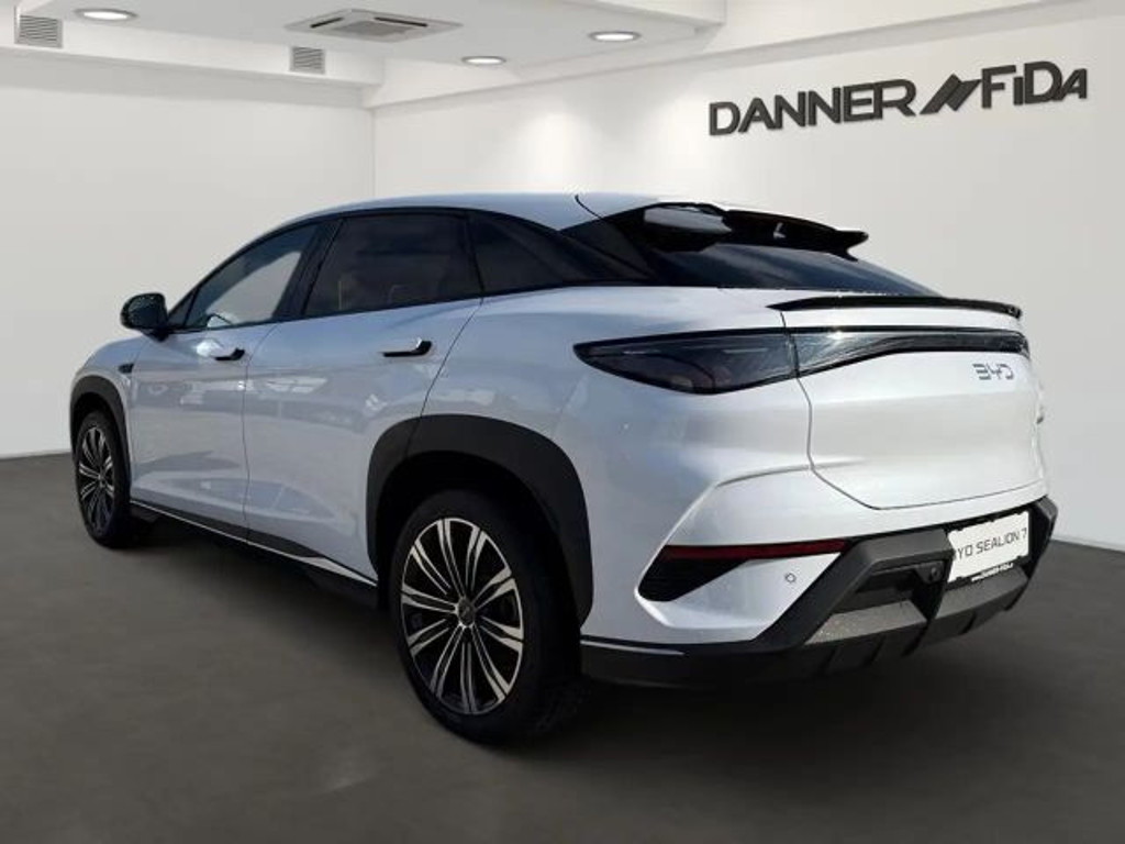 BYD Sealion 7
