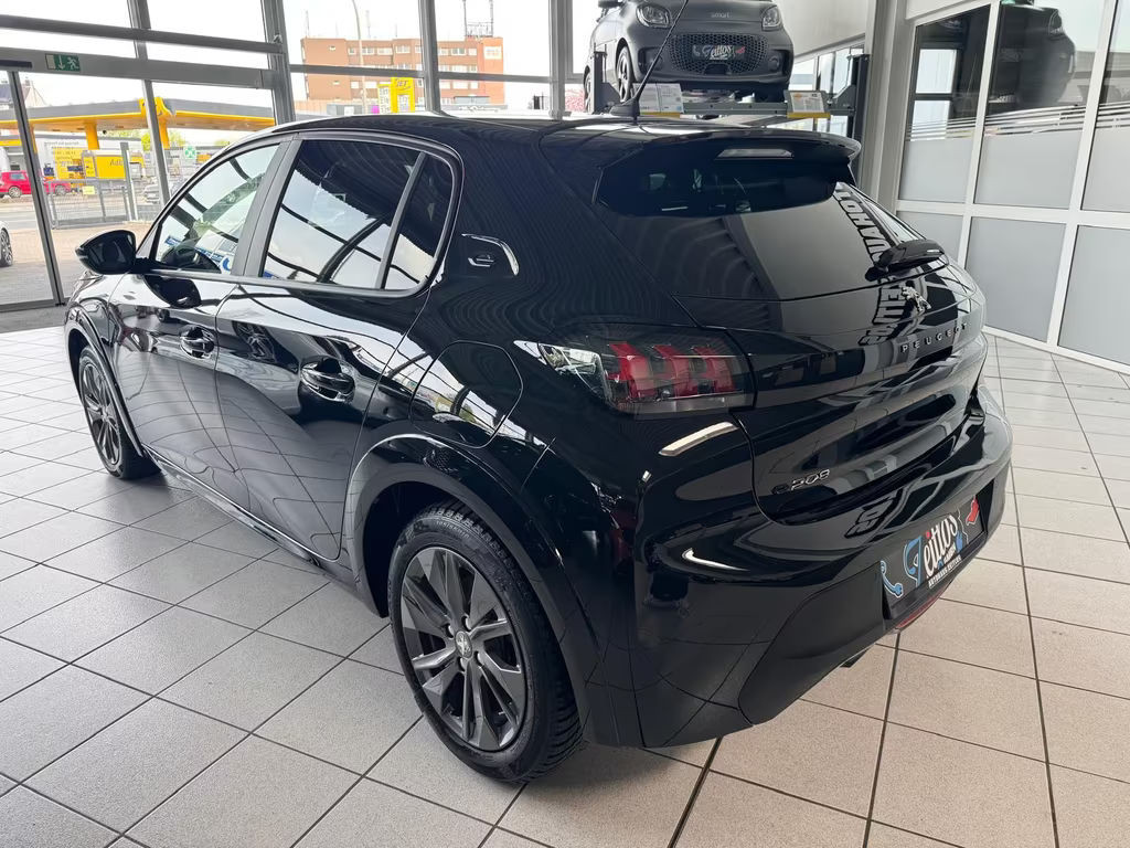 Peugeot e-208