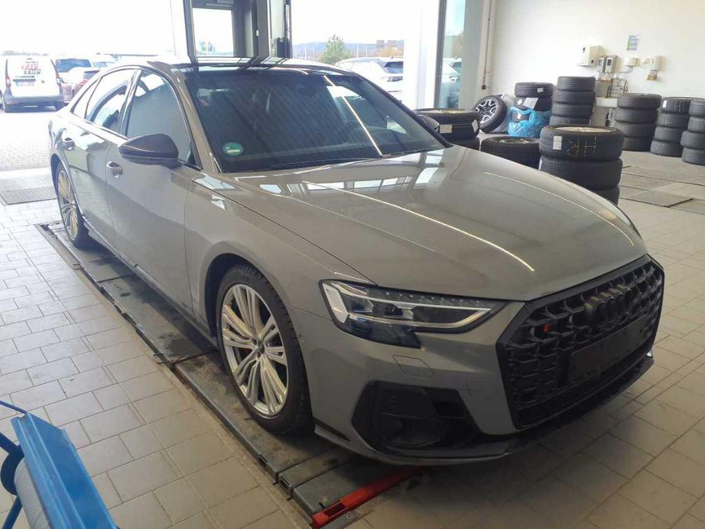 Audi S8