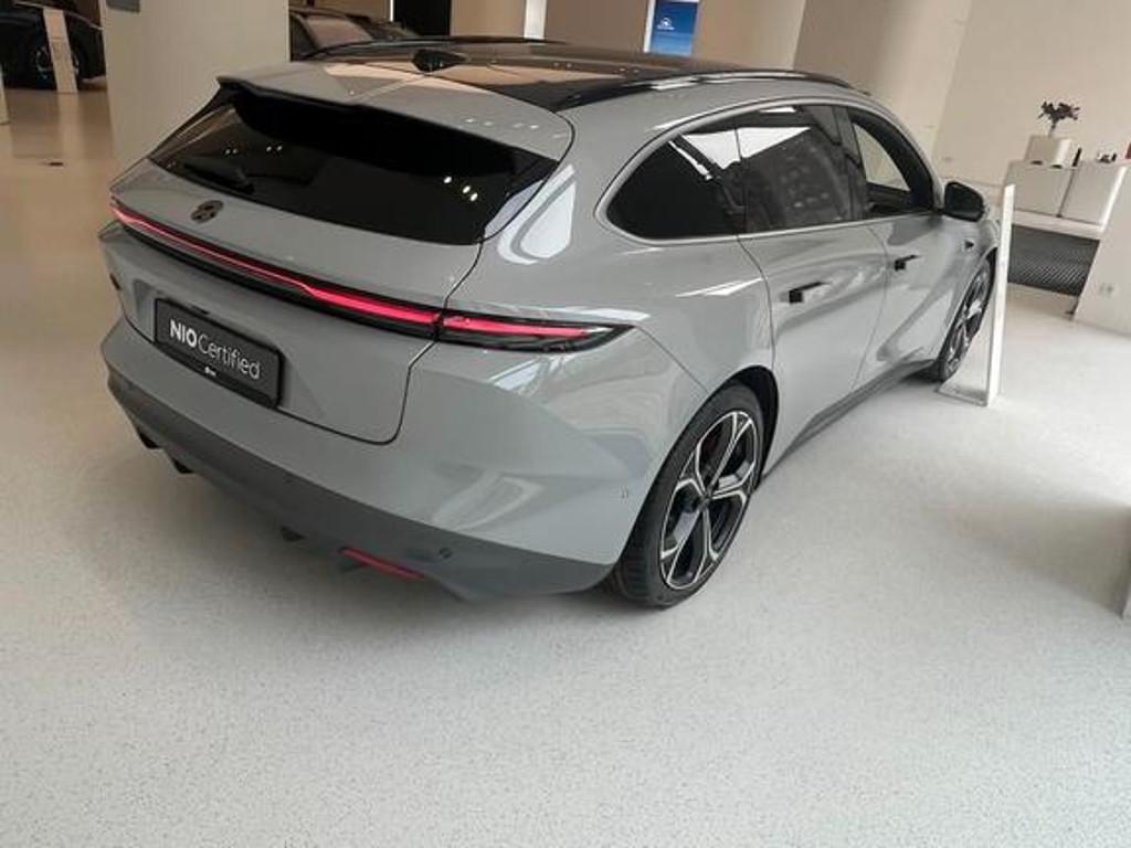 NIO ET5