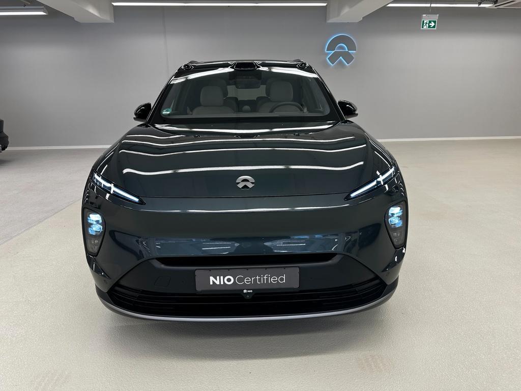 NIO EL8