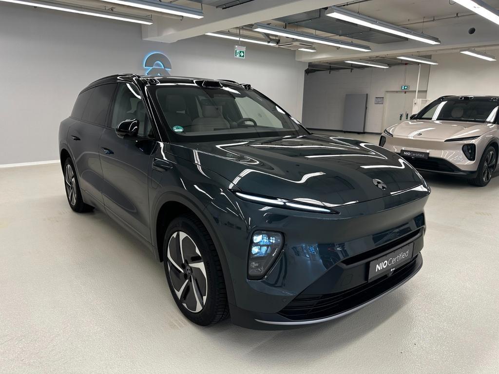 NIO EL8