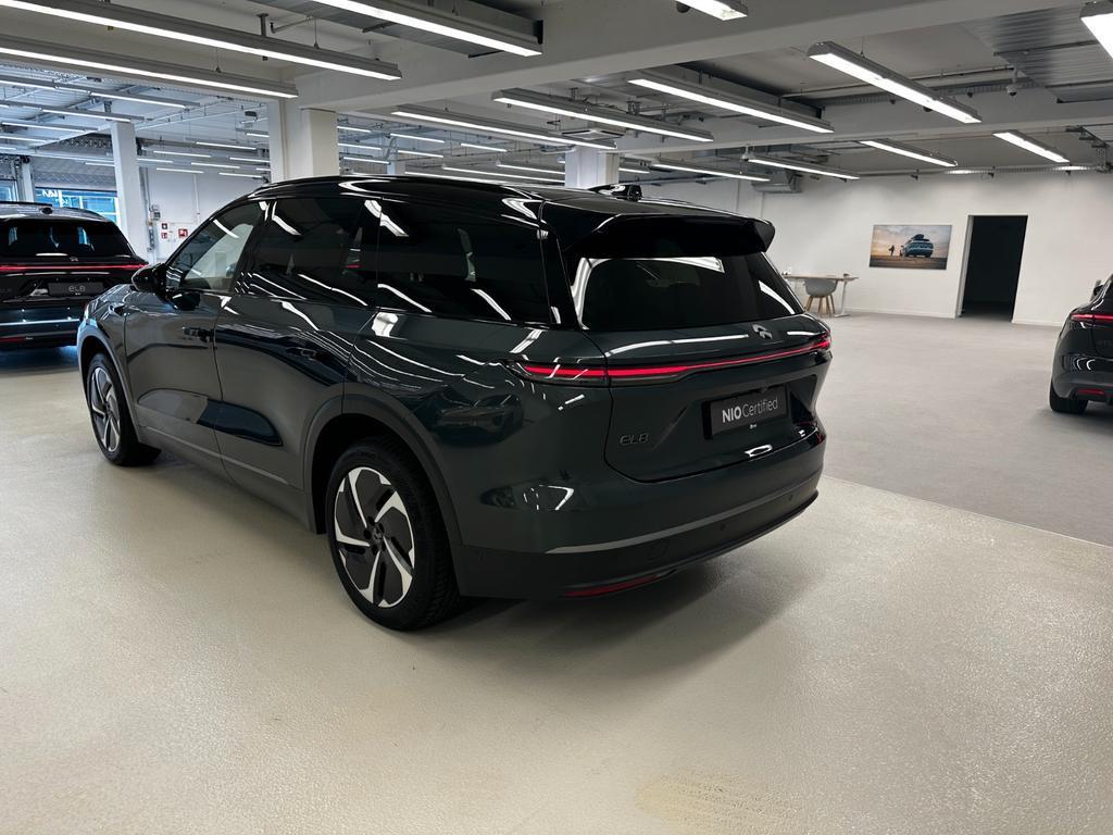 NIO EL8