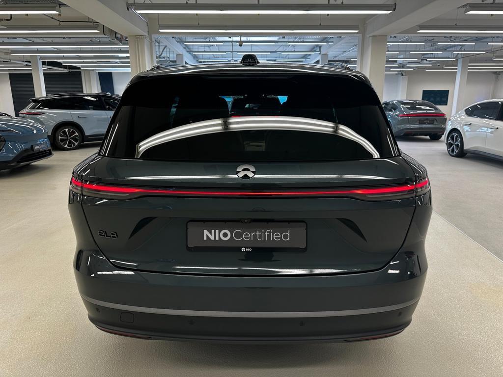 NIO EL8