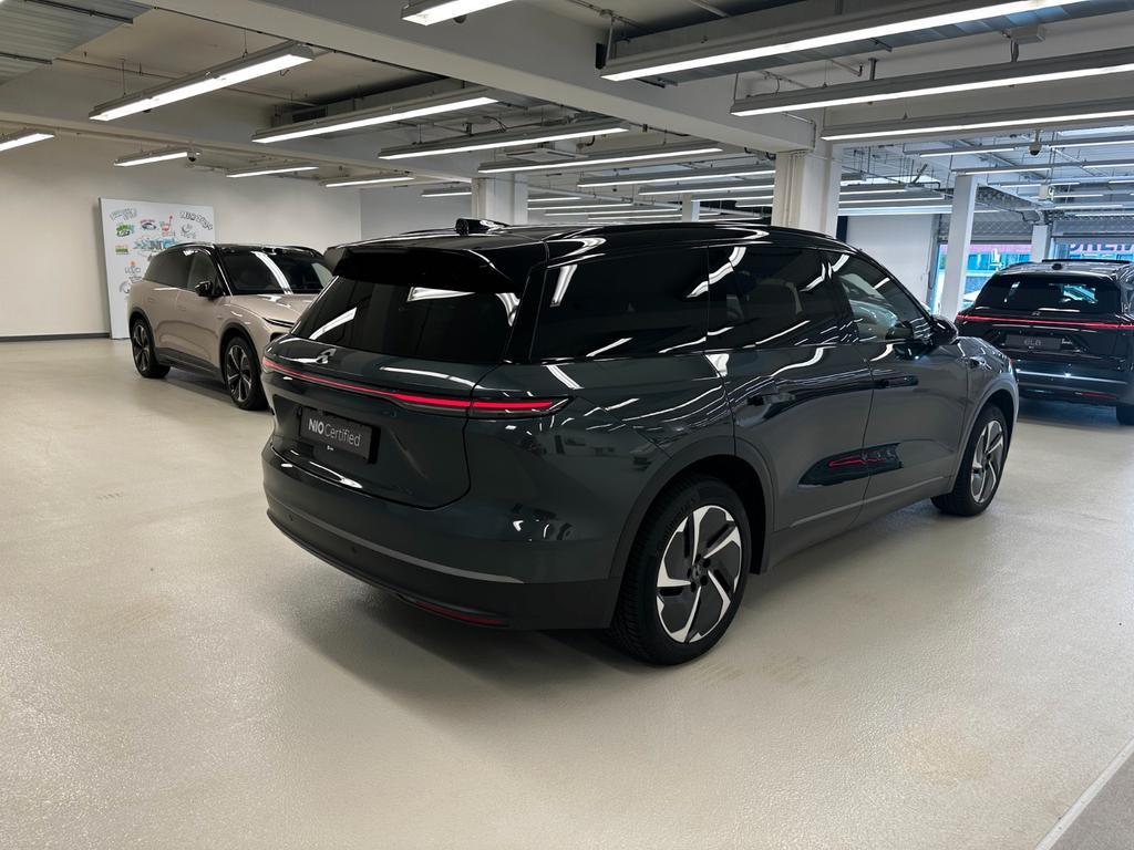 NIO EL8