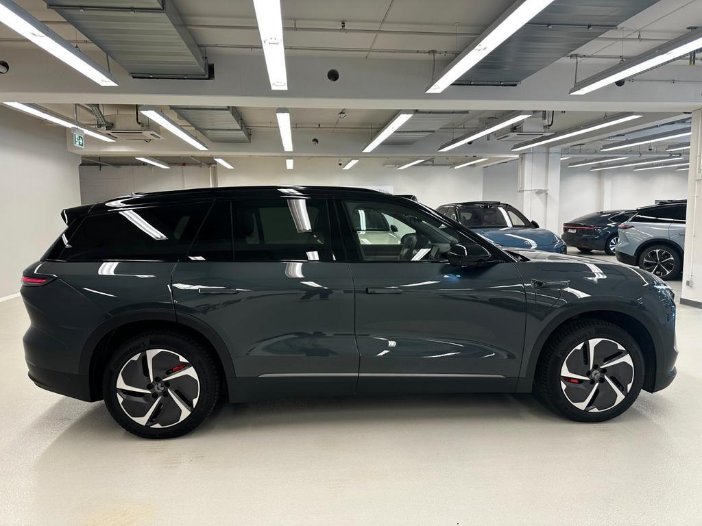 NIO EL8