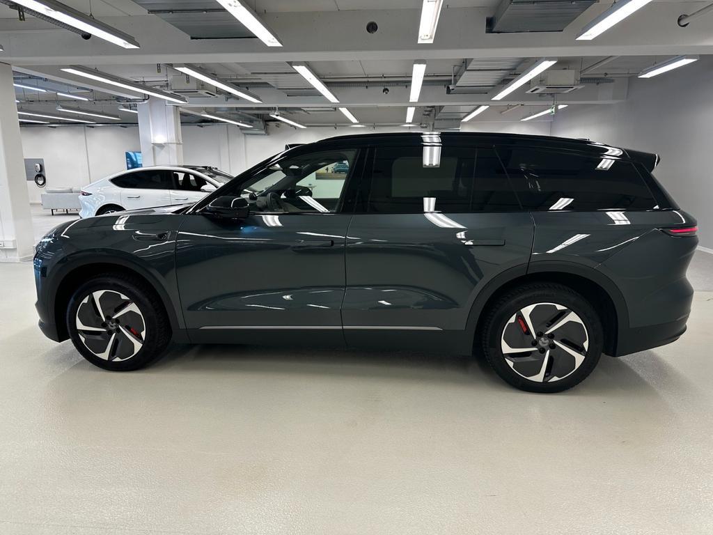NIO EL8