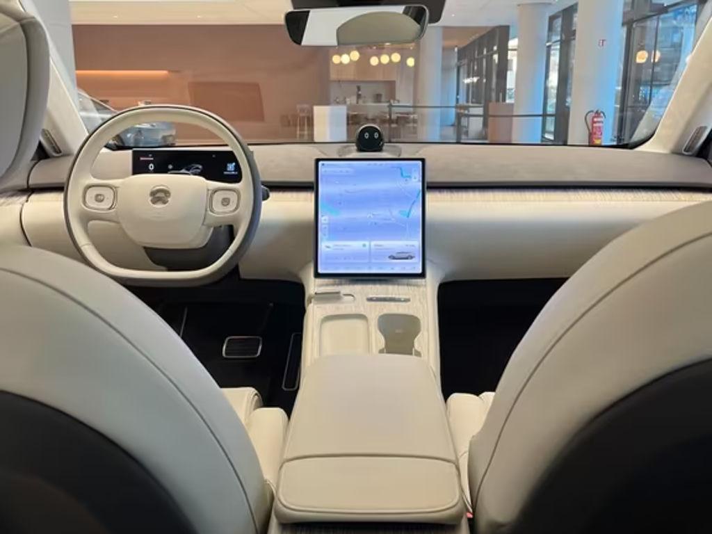 NIO ET7