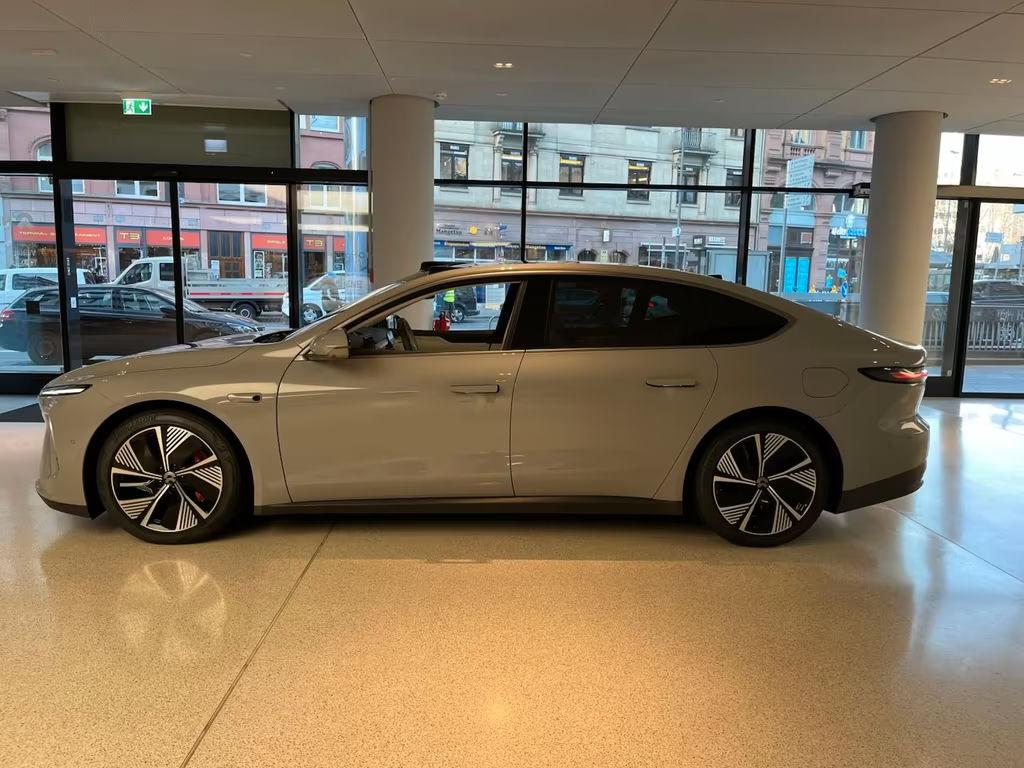 NIO ET7