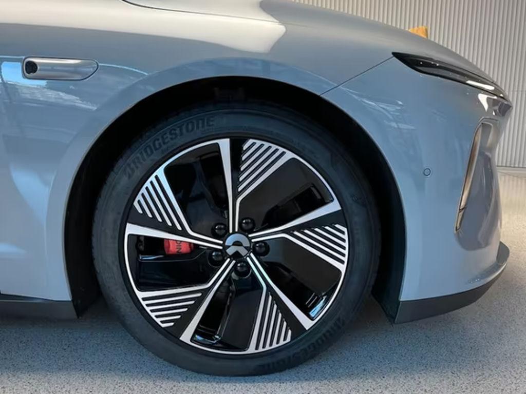NIO ET7