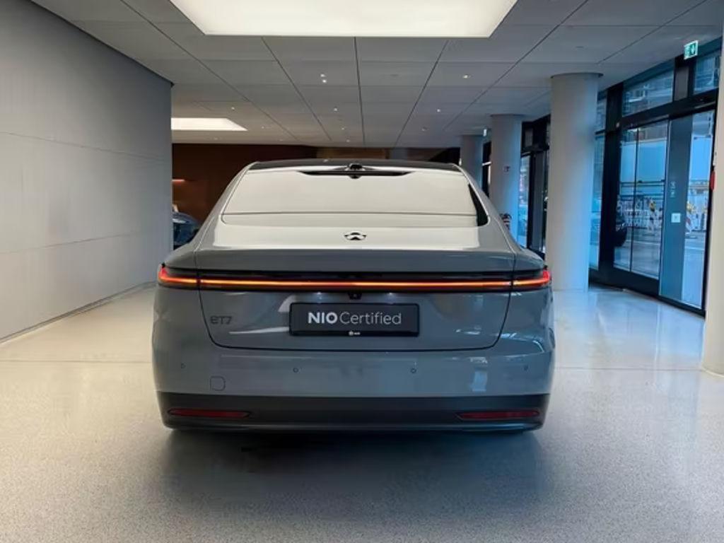 NIO ET7