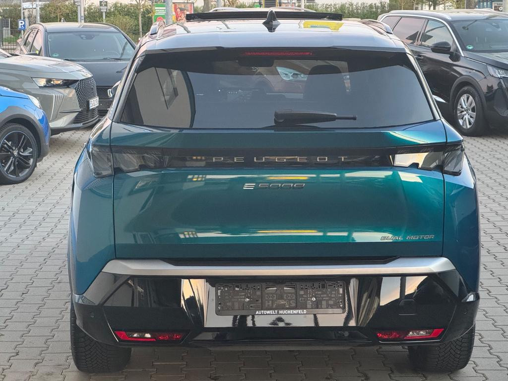 Peugeot E-5008