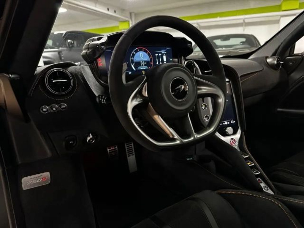 McLaren 750S