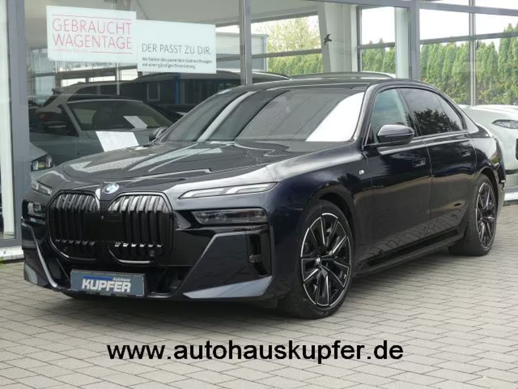 BMW i7