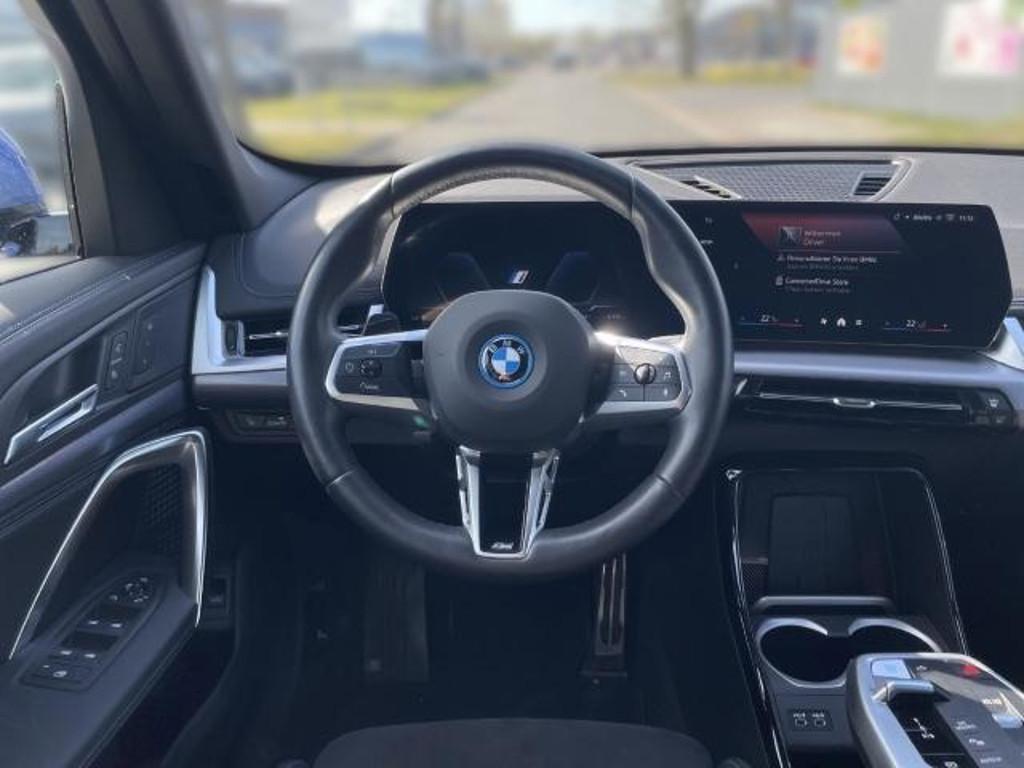 BMW iX1