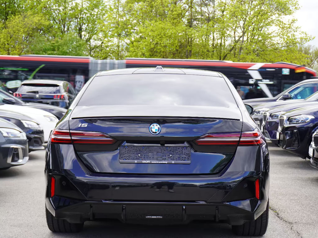 BMW i5