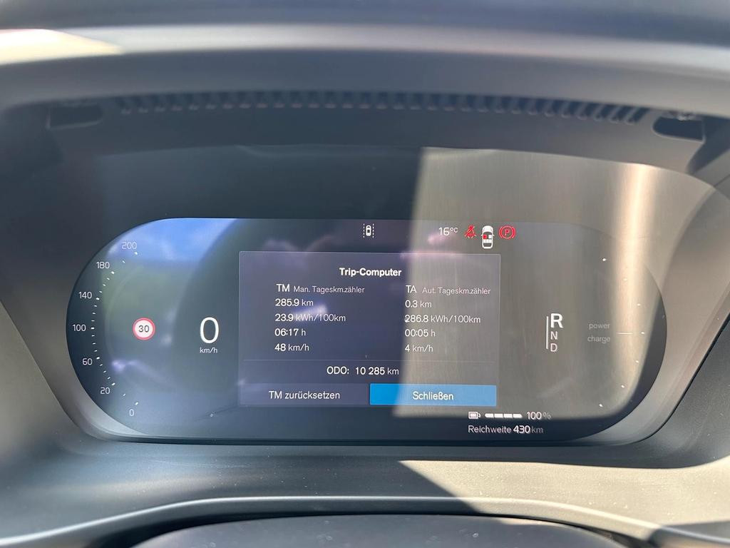 Volvo EX40
